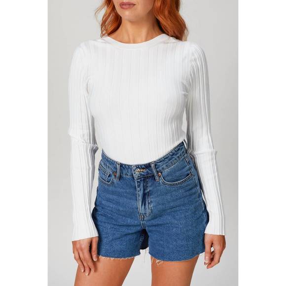 NEW IN THE MOOD FOR LOVE justine tricot top in white - Picture 6 of 6